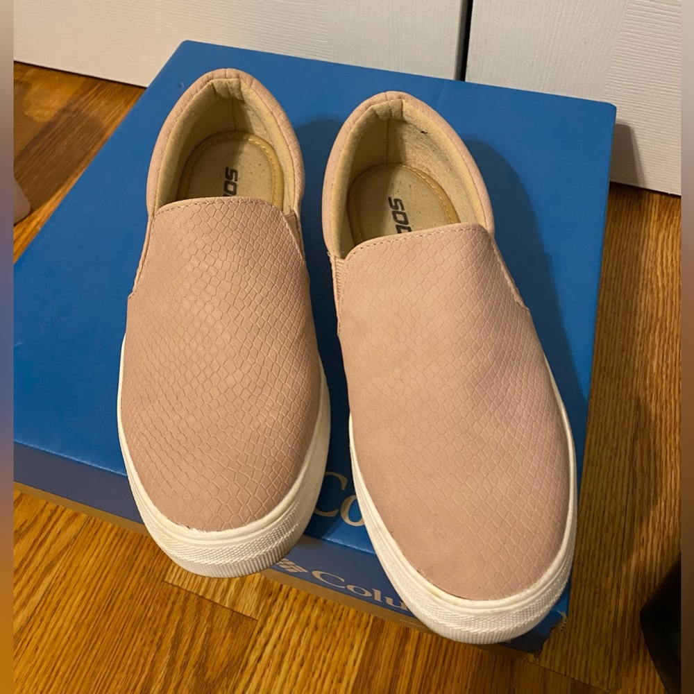 Women’s Soda Mauve Cobra Sneakers Size 8